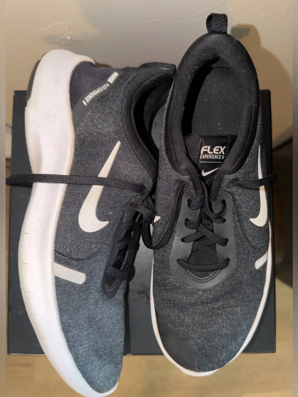 Black & White Nike Women’s Flex Experience Running Shoes – Size 8